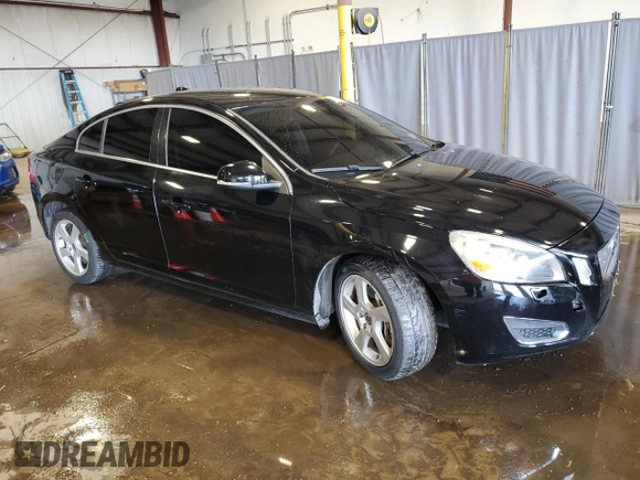2013 Volvo S60 T5 Premier z VIN YV1612FS1D1220589, wystawiony jako Copart lot #58983665 z przebiegiem 81 341 mil mil oraz Szkoda całkowita • Salvage title. Historia ofert i sprzedaży dostępna na DreamBid. Obrazek 4.