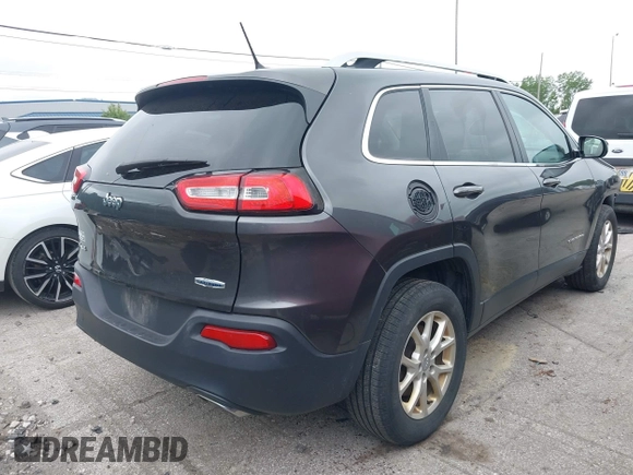 2015 Jeep Cherokee Latitude z VIN 1C4PJMCS1FW512422, wystawiony jako IAAI lot #42365358 z przebiegiem 139 521 mil mil oraz . Historia ofert i sprzedaży dostępna na DreamBid. Obrazek 4.