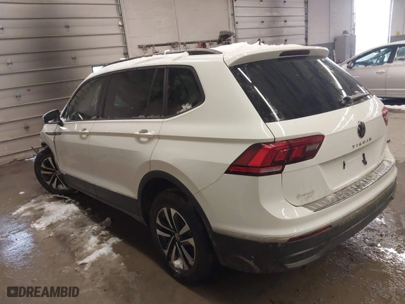 2024 Volkswagen Tiguan S with VIN 3VVRB7AX1RM050617, listed as a IAAI auction lot 41247769 with 20,699 mi miles. Bid and sale history available at carsss.com. Image 3.