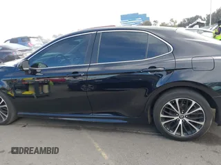 2018 Toyota Camry LE z VIN 4T1B11HK2JU002873, wystawiony jako IAAI lot #41637537 z przebiegiem 136 950 mil mil oraz . Historia ofert i sprzedaży dostępna na DreamBid. Obrazek 14.