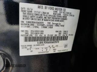2016 Lincoln MKS z VIN 1LNHL9DK6GG602070, wystawiony jako Copart lot #62383935 z przebiegiem 252 429 mil mil oraz Czysty tytuł • Clean title. Historia ofert i sprzedaży dostępna na DreamBid. Obrazek 12.
