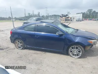 2006 Scion tC z VIN JTKDE177260103580, wystawiony jako IAAI lot #41953048 z przebiegiem 229 007 mil mil oraz . Historia ofert i sprzedaży dostępna na DreamBid. Obrazek 13.