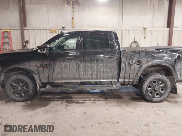 2018 Ram 2500 Big Horn with VIN 3C6UR5DJ7JG166205, listed as a IAAI auction lot 41357740 with 62,612 mi miles. Bid and sale history available at carsss.com. Image 14.