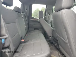 2023 GMC Sierra 1500 z VIN 1GTVUCE83PZ325290, wystawiony jako Copart lot #58227585 z przebiegiem 12 954 mil mil oraz Szkoda całkowita • Salvage title. Historia ofert i sprzedaży dostępna na DreamBid. Obrazek 10.