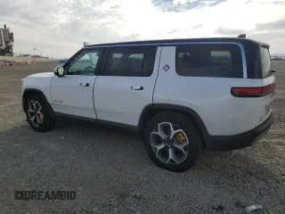 2024 Rivian R1S Adventure z VIN 7PDSGABA4RN043975, wystawiony jako Copart lot #41524615 z przebiegiem 6 807 mil mil oraz Szkoda całkowita • Salvage title. Historia ofert i sprzedaży dostępna na DreamBid. Obrazek 2.