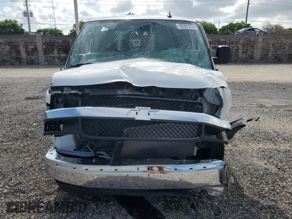 2024 Chevrolet Express Cargo with VIN 1GCWGAFP5R1176615, listed as a Copart auction lot 63656685 with 9,027 mi miles and Clean title. Bid and sale history available at DreamBid. Image 5.