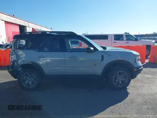 2024 Ford Bronco Sport Badlands z VIN 3FMCR9D9XRRE94327, wystawiony jako IAAI lot #41681554 z przebiegiem 8 050 mil mil oraz . Historia ofert i sprzedaży dostępna na DreamBid. Obrazek 13.