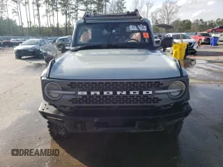 2024 Ford Bronco Badlands z VIN 1FMEE9BP9RLA26173, wystawiony jako Copart lot #47761755 z przebiegiem 2901 mil mil oraz Szkody całkowita. Historia ofert i sprzedaży dostępna na DreamBid. Obrazek 5.