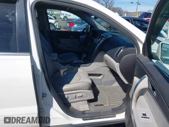 2008 GMC Acadia SLT2 with VIN 1GKER33718J135116, listed as a IAAI auction lot 41835196 with 215,390 mi miles. Bid and sale history available at carsss.com. Image 5.