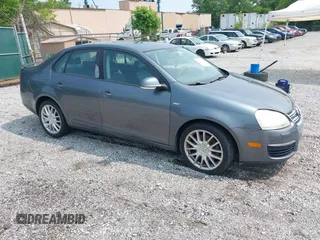 2008 Volkswagen Jetta with VIN 3VWRA71KX8M181952, listed as a IAAI auction lot 42417030 with 165,739 mi miles and . Bid and sale history available at DreamBid. Image 1.