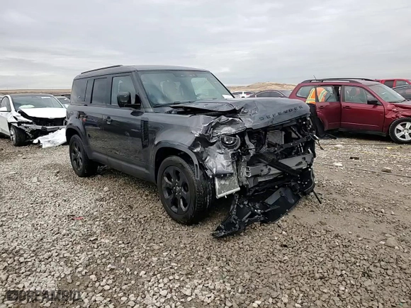 2024 Land Rover Defender S with VIN SALEJ7EX5R2304243, listed as a Copart auction lot 84423614 with 18,872 mi miles and Salvage Title. Bid and sale history available at carsss.com. Image 14.