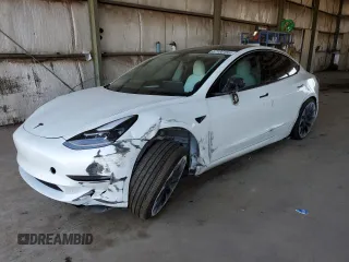2021 Tesla Model 3 Performance z VIN 5YJ3E1EC9MF062673, wystawiony jako Copart lot #57182155 z przebiegiem 66 710 mil mil oraz Szkoda całkowita • Salvage title. Historia ofert i sprzedaży dostępna na DreamBid. Obrazek 1.