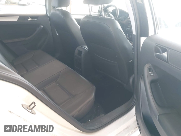 2013 Volkswagen Jetta SE with VIN 3VWDP7AJ3DM450335, listed as a IAAI auction lot 42575198 with 100,184 mi miles and . Bid and sale history available at DreamBid. Image 8.
