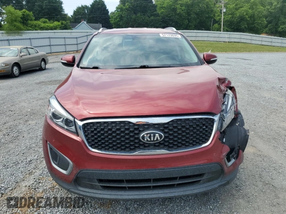 2017 Kia Sorento LX z VIN 5XYPG4A38HG237626, wystawiony jako Copart lot #57173035 z przebiegiem 141 417 mil mil oraz Szkoda całkowita • Salvage title. Historia ofert i sprzedaży dostępna na DreamBid. Obrazek 5.