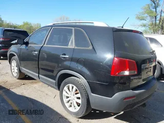 2011 Kia Sorento LX with VIN 5XYKT4A2XBG073333, listed as a IAAI auction lot 39936619 with Not Provided miles. Bid and sale history available at carsss.com. Image 3.