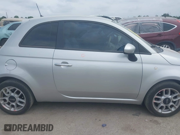 2013 FIAT 500 Pop z VIN 3C3CFFAR6DT633062, wystawiony jako IAAI lot #42302507 z przebiegiem 184 023 mil mil oraz . Historia ofert i sprzedaży dostępna na DreamBid. Obrazek 13.