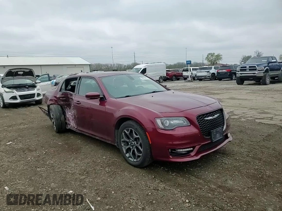 2018 Chrysler 300 S z VIN 2C3CCAGG9JH165768, wystawiony jako Copart lot #53819645 z przebiegiem 43 403 mil mil oraz Szkoda całkowita • Salvage title. Historia ofert i sprzedaży dostępna na DreamBid. Obrazek 14.