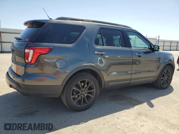 2018 Ford Explorer XLT с VIN 1FM5K7D86JGC55667, выставлен на аукционе Copart как лот 52615085 с пробегом 119 020 миль миль и Списание • Salvage title. История ставок и продаж доступна на DreamBid. Изображение 3.