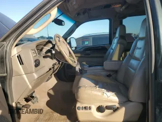 2003 Ford Excursion Limited z VIN 1FMNU43S43EA06191, wystawiony jako Copart lot #79159954 z przebiegiem 197 465 mil mil oraz Tytuł czysty. Historia ofert i sprzedaży dostępna na DreamBid. Obrazek 7.