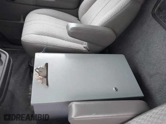 2006 Chevrolet Express Cargo with VIN 1GCFG15X661200384, listed as a IAAI auction lot 39232859 with 131,530 mi miles and . Bid and sale history available at DreamBid. Image 14.