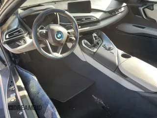 2016 BMW i8 z VIN WBY2Z2C57GV676118, wystawiony jako Copart lot #55245535 z przebiegiem 53 627 mil mil oraz Szkoda całkowita • Salvage title. Historia ofert i sprzedaży dostępna na DreamBid. Obrazek 8.