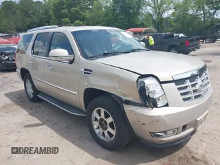 2008 Cadillac Escalade z VIN 1GYEC63868R143876, wystawiony jako IAAI lot #42177747 z przebiegiem 204 770 mil mil oraz . Historia ofert i sprzedaży dostępna na DreamBid. Obrazek 6.