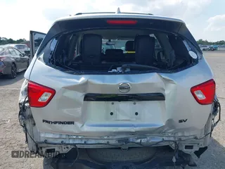 2019 Nissan Pathfinder S z VIN 5N1DR2MN4KC637723, wystawiony jako IAAI lot #41813351 z przebiegiem 100 227 mil mil oraz . Historia ofert i sprzedaży dostępna na DreamBid. Obrazek 6.