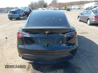 2025 Tesla Model Y Long Range with VIN 7SAYGDEEXSF267888, listed as a IAAI auction lot 41807129 with 3,002 mi miles and . Bid and sale history available at DreamBid. Image 16.