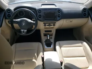 2017 Volkswagen Tiguan S z VIN WVGAV7AX7HK009929, wystawiony jako Copart lot #52893595 z przebiegiem 88 659 mil mil oraz Czysty tytuł • Clean title. Historia ofert i sprzedaży dostępna na DreamBid. Obrazek 8.