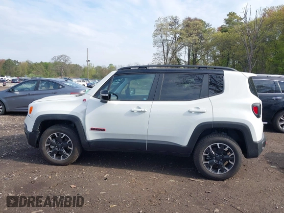 2023 Jeep Renegade Trailhawk z VIN ZACNJDC16PPP73152, wystawiony jako IAAI lot #42128199 z przebiegiem 2 779 mil mil oraz . Historia ofert i sprzedaży dostępna na DreamBid. Obrazek 14.