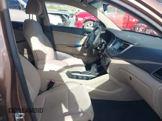 2016 Hyundai Tucson SE z VIN KM8J23A47GU166435, wystawiony jako IAAI lot #41952751 z przebiegiem 66 785 mil mil oraz . Historia ofert i sprzedaży dostępna na DreamBid. Obrazek 5.