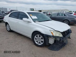 2006 Toyota Avalon XL z VIN 4T1BK36B96U125556, wystawiony jako IAAI lot #42169097 z przebiegiem 246 302 mil mil oraz . Historia ofert i sprzedaży dostępna na DreamBid. Obrazek 1.