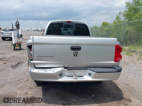 2007 Dodge Dakota SLT z VIN 1D7HE48K27S127788, wystawiony jako IAAI lot #42311626 z przebiegiem 357 130 mil mil oraz . Historia ofert i sprzedaży dostępna na DreamBid. Obrazek 17.