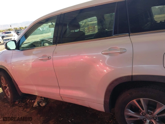 2015 Toyota Highlander LE with VIN 5TDBKRFH5FS115459, listed as a IAAI auction lot 41326097 with 158,574 mi miles. Bid and sale history available at carsss.com. Image 14.