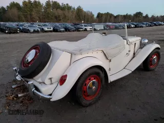 1971 Volkswagen Beetle with VIN 1112313102, listed as a Copart auction lot 82938124 with 3,677 mi miles and Salvage Title. Bid and sale history available at DreamBid. Image 3.