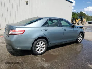 2011 Toyota Camry LE z VIN 4T1BF3EK6BU593874, wystawiony jako Copart lot #51959955 z przebiegiem 247 911 mil mil oraz Szkoda całkowita • Salvage title. Historia ofert i sprzedaży dostępna na DreamBid. Obrazek 3.