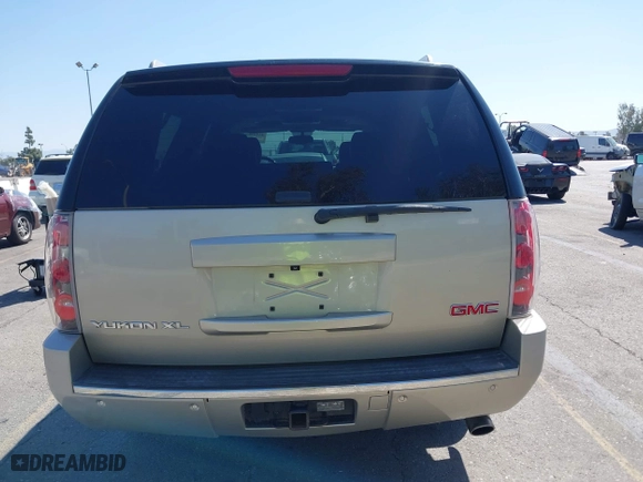 2013 GMC Yukon XL Denali with VIN 1GKS2MEF2DR244780, listed as a IAAI auction lot 41994097 with 65,477 mi miles. Bid and sale history available at carsss.com. Image 16.