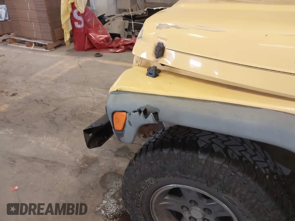 2005 Jeep Wrangler Unlimited with VIN 1J4FA44S95P373346, listed as a IAAI auction lot 41707821 with 175,865 mi miles. Bid and sale history available at carsss.com. Image 6.