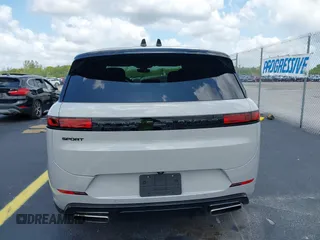 2024 Land Rover Range Rover Sport Dynamic SE z VIN SAL1L9FU7RA180295, wystawiony jako IAAI lot #42350067 z przebiegiem 10 776 mil mil oraz . Historia ofert i sprzedaży dostępna na DreamBid. Obrazek 16.