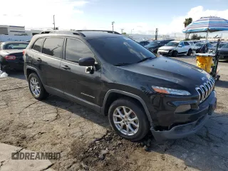 2015 Jeep Cherokee Sport z VIN 1C4PJLAB6FW580387, wystawiony jako Copart lot #50241815 z przebiegiem 99 999 mil mil oraz Czysty tytuł • Clean title. Historia ofert i sprzedaży dostępna na DreamBid. Obrazek 4.