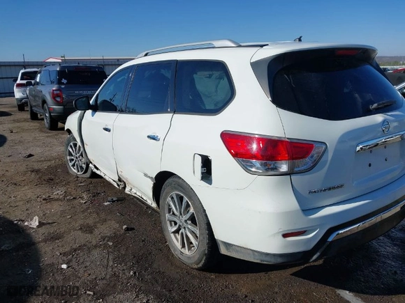 2016 Nissan Pathfinder Platinum with VIN 5N1AR2MM8GC614835, listed as a IAAI auction lot 41246654 with 186,892 mi miles. Bid and sale history available at carsss.com. Image 3.