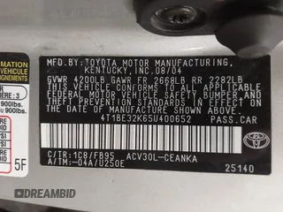 2005 Toyota Camry STD z VIN 4T1BE32K65U400652, wystawiony jako IAAI lot #41986431 z przebiegiem 218 412 mil mil oraz . Historia ofert i sprzedaży dostępna na DreamBid. Obrazek 9.