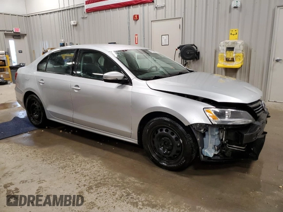 2014 Volkswagen Jetta SE with VIN 3VWD17AJ4EM241530, listed as a Copart auction lot 49156095 with 93,964 mi miles and Clean title. Bid and sale history available at DreamBid. Image 4.