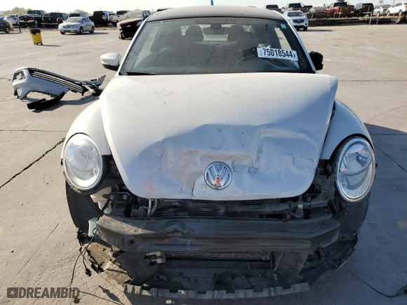 2018 Volkswagen Beetle SE with VIN 3VWJD7AT7JM701754, listed as a Copart auction lot 75018544 with 86,517 mi miles and Salvage Title. Bid and sale history available at carsss.com. Image 5.