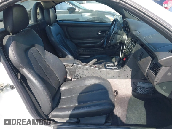1999 Mercedes-Benz SLK 230/320 z VIN WDBKK47F7XF126995, wystawiony jako IAAI lot #42453023 z przebiegiem 215 676 mil mil oraz . Historia ofert i sprzedaży dostępna na DreamBid. Obrazek 8.