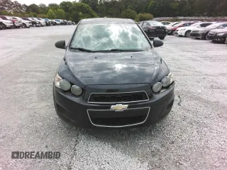 2015 Chevrolet Sonic LS z VIN 1G1JA5SH1F4135192, wystawiony jako Copart lot #56203965 z przebiegiem 194 345 mil mil oraz Czysty tytuł • Clean title. Historia ofert i sprzedaży dostępna na DreamBid. Obrazek 5.