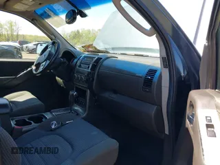 2005 Nissan Pathfinder LE z VIN 5N1AR18W85C714971, wystawiony jako IAAI lot #41998680 z przebiegiem 212 304 mil mil oraz . Historia ofert i sprzedaży dostępna na DreamBid. Obrazek 5.