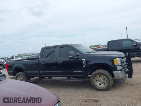 2017 Ford Super Duty F-250 SRW Lariat with VIN 1FT7W2BT0HEF27194, listed as a IAAI auction lot 42061350 with 206,679 mi miles. Bid and sale history available at carsss.com. Image 13.