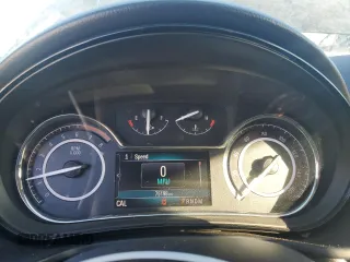 2017 Buick Regal Premium II z VIN 2G4GR5GX5H9106428, wystawiony jako Copart lot #45013805 z przebiegiem 75 198 mil mil oraz Szkoda całkowita • Salvage title. Historia ofert i sprzedaży dostępna na DreamBid. Obrazek 9.