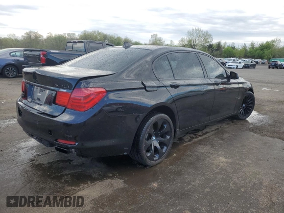 2011 BMW 7 Series 740Li z VIN WBAKB4C5XBC574119, wystawiony jako Copart lot #54946445 z przebiegiem Nie podano mil oraz Szkoda całkowita • Salvage title. Historia ofert i sprzedaży dostępna na DreamBid. Obrazek 3.